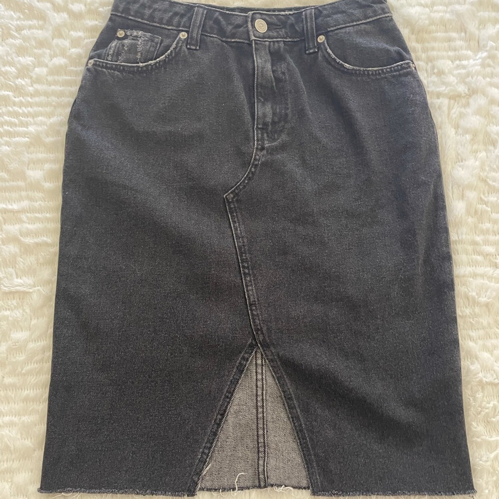 H&M black jean skirt size 6